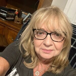 Meet your Posher, Alma